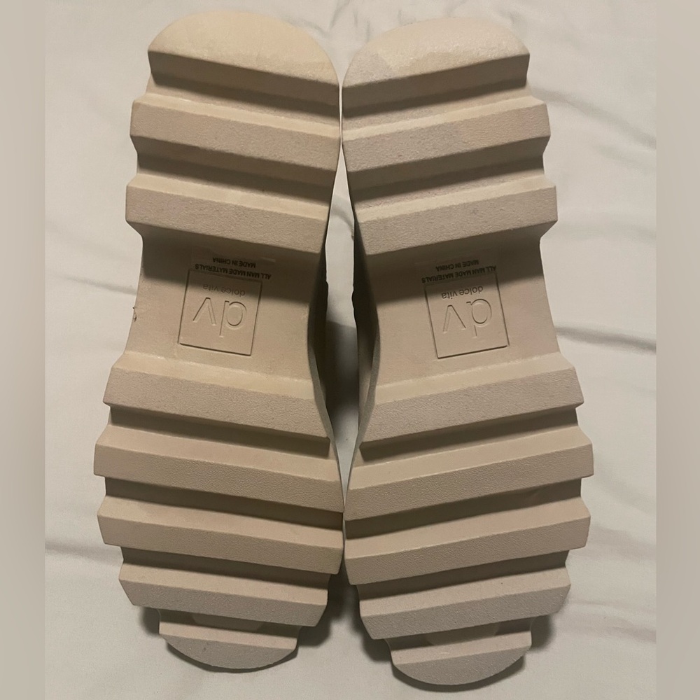 DV Dolce Vita Villa Chelsea Lug Boots Beige Size 8.5 NWT - Picture 6 of 9